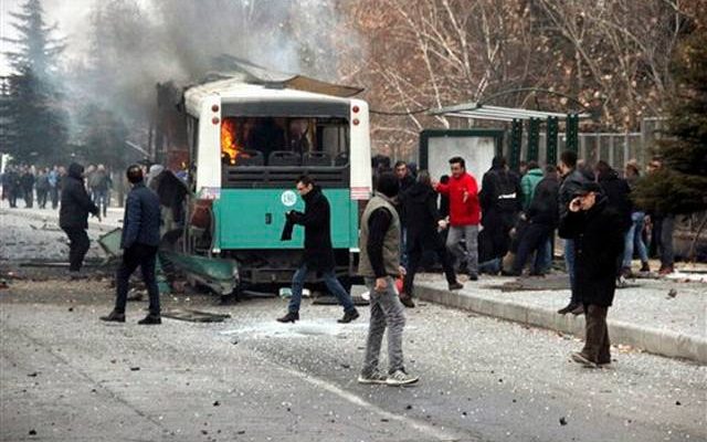atentado-turquia-camion-militar-13-muertos