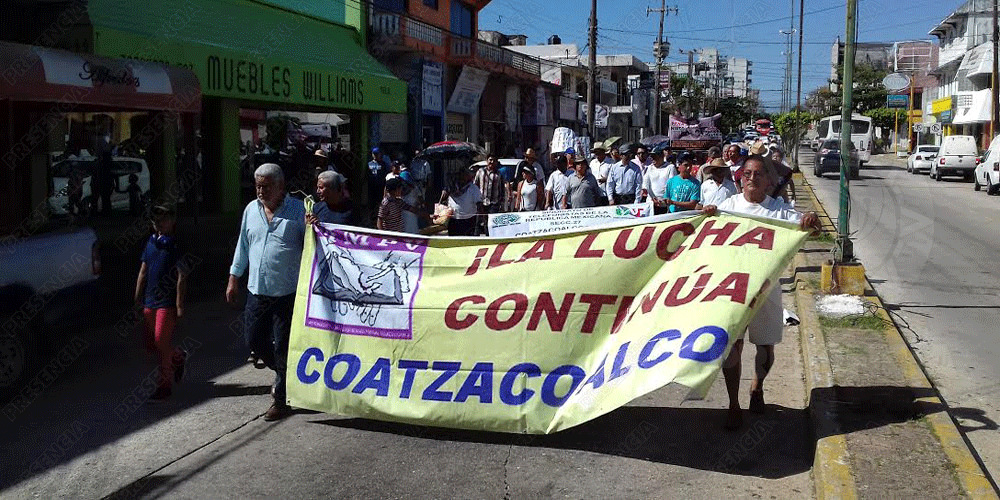 Decenas marchan contra el gasolinazo en Coatzacoalcos