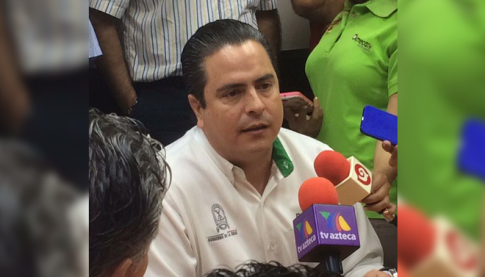 Al menos 20 personas han sido detenidas en las últimas horas por actos de vandalismo en tiendas de conveniencia y departamentales Coatzacoalcos, así lo dio a conocer el Alcalde Joaquín Caballero Rosiñol.