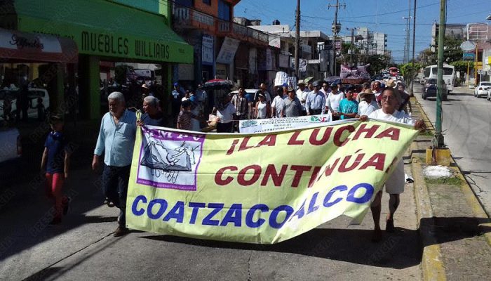 Decenas marchan contra el gasolinazo en Coatzacoalcos