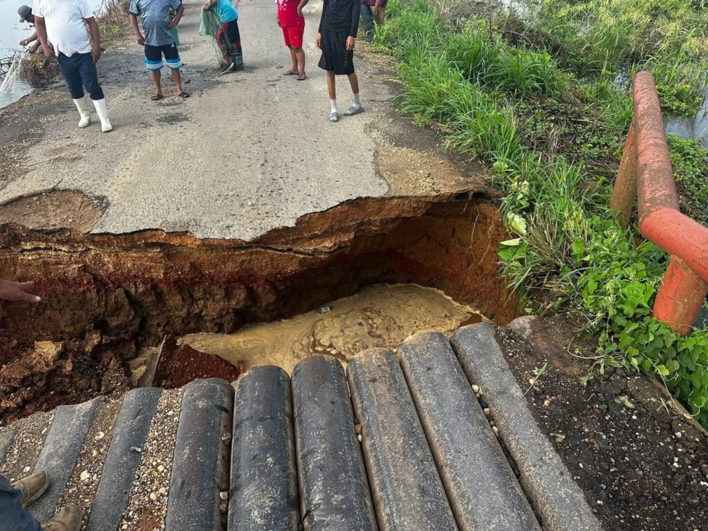 deslave-colapsa-puente-en-texistepec-y-deja-comunidades-aisladas-17545992040