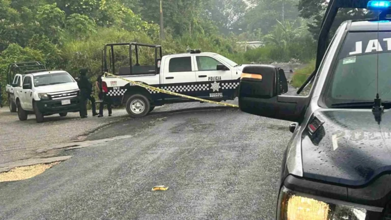 hombre-sin-vida-sobre-carretera-coatzacoalcos