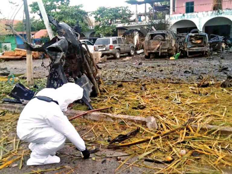 b53925a6-indagan-crimen-organizado-tras-coche-bomba-vehiculo-llego-de-colima