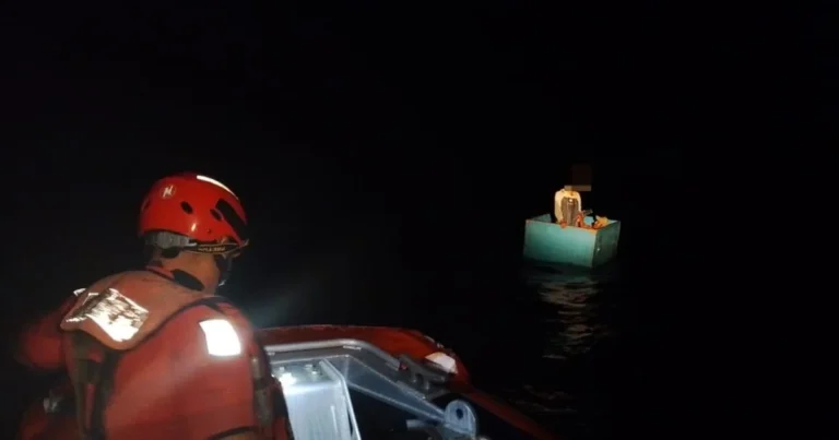 rescata-semar-a-tres-naufragos-tras-hundirse-embarcacion-en-puerto-chiapas_f5d4ee1a-23df-45d1-ac29-83c82b466795_medialjnredespreviewcrop