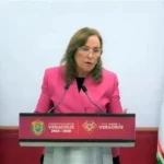 NAHLE CRITICAS A ELLA