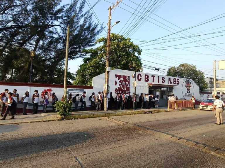 implementan-operativo-de-mochilas-para-seguridad-estudiantil-en-coatzacoalcos-730101