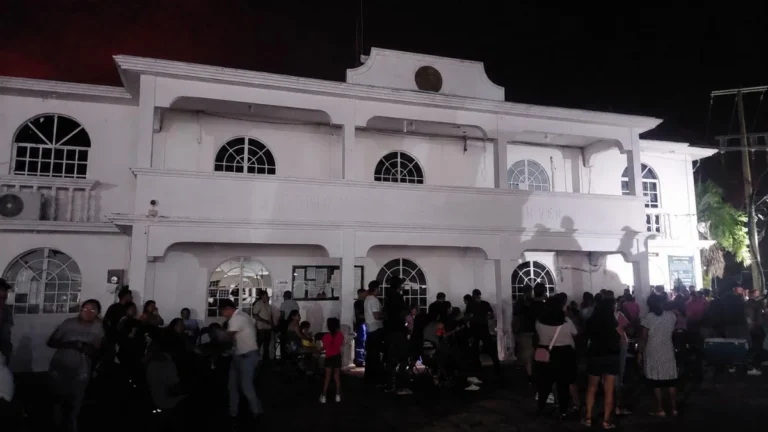 mantienen_tomado_el_palacio_municipal_de_moloacxn_tras_asamblea.jpg_1933122454